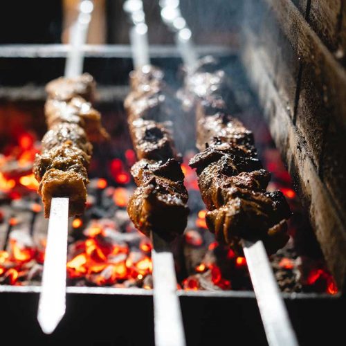 ueber-uns-shish-kebabs-on-the-grill